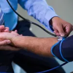 Misurare la pressione sanguigna: il primo passo per prevenire le malattie cardiache