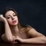 Prendersi cura della pelle del viso di notte